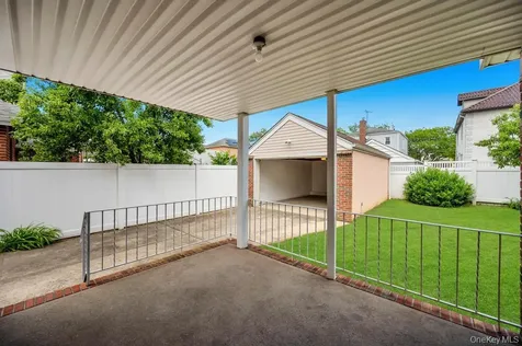8343 261st Street Glen Oaks NY 11004