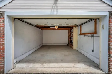 8343 261st Street Glen Oaks NY 11004