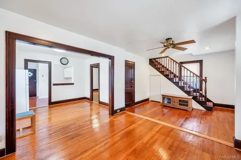 8343 261st Street Glen Oaks NY 11004