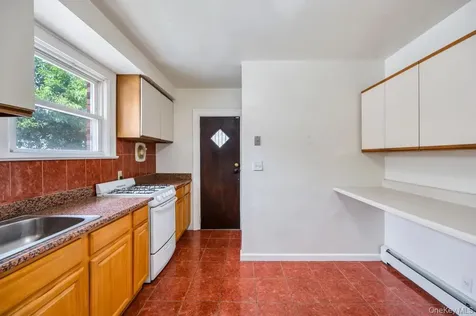 8343 261st Street Glen Oaks NY 11004