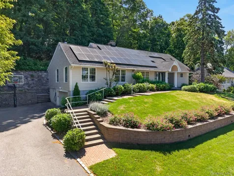 125 Mimosa Drive East Hills NY 11576