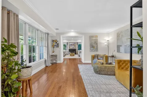 125 Mimosa Drive East Hills NY 11576