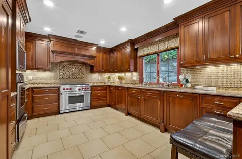 125 Mimosa Drive East Hills NY 11576