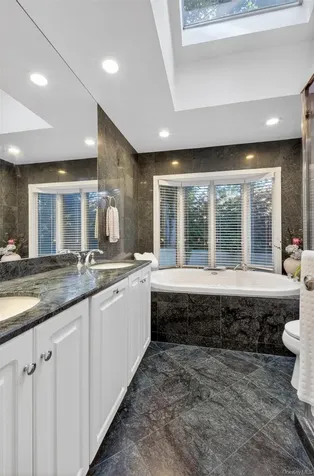 125 Mimosa Drive East Hills NY 11576