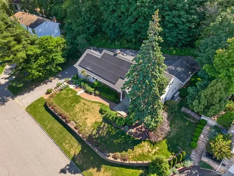 125 Mimosa Drive East Hills NY 11576