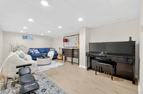 125 Mimosa Drive East Hills NY 11576
