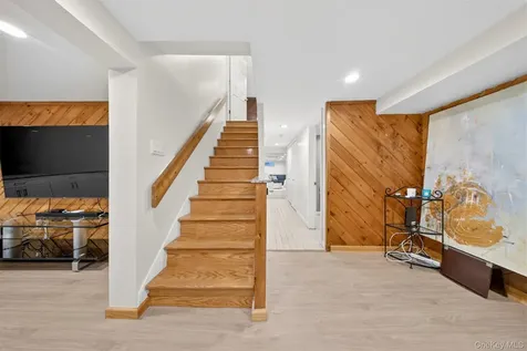 125 Mimosa Drive East Hills NY 11576