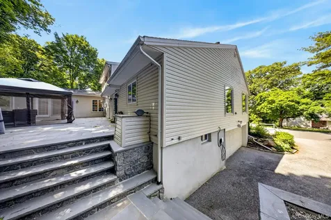 125 Mimosa Drive East Hills NY 11576