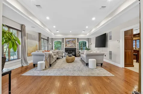125 Mimosa Drive East Hills NY 11576
