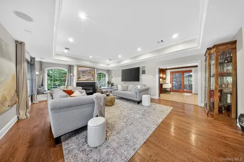 125 Mimosa Drive East Hills NY 11576