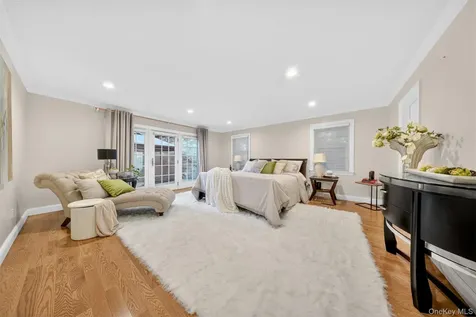 125 Mimosa Drive East Hills NY 11576