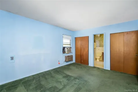 304 Violet Street Massapequa Park NY 11762