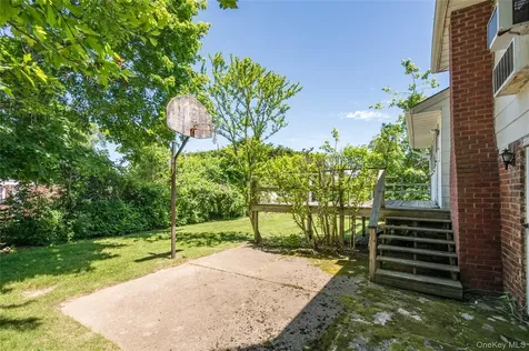 304 Violet Street Massapequa Park NY 11762
