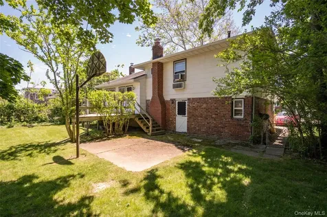 304 Violet Street Massapequa Park NY 11762