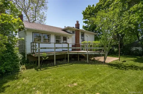 304 Violet Street Massapequa Park NY 11762