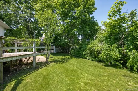 304 Violet Street Massapequa Park NY 11762