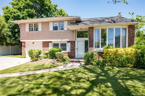 304 Violet Street Massapequa Park NY 11762