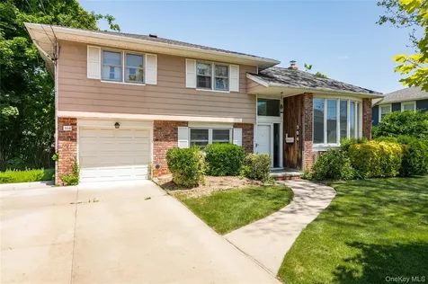 304 Violet Street Massapequa Park NY 11762