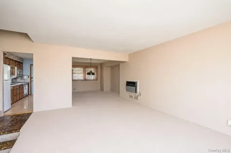 304 Violet Street Massapequa Park NY 11762