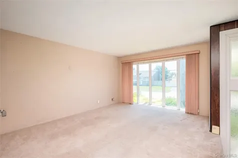 304 Violet Street Massapequa Park NY 11762