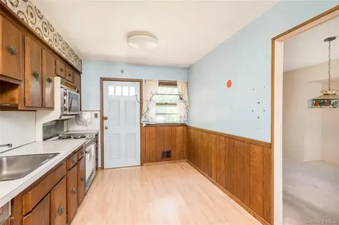 304 Violet Street Massapequa Park NY 11762