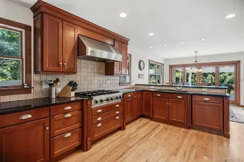 47 Lubber Street Stony Brook NY 11790