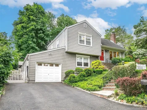 7 Cedar Lane Glen Head NY 11545