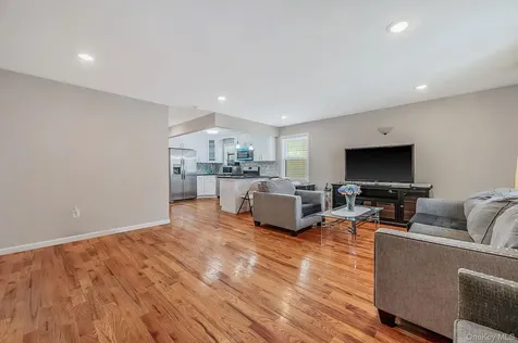 176-06 145 Drive Springfield Gardens NY 11434