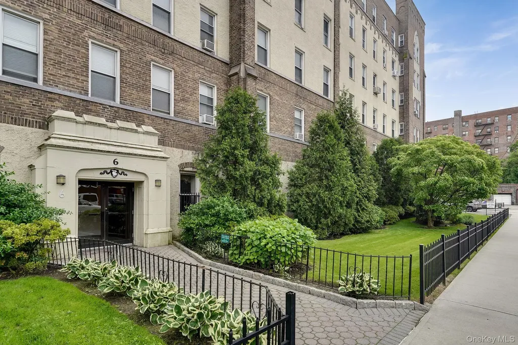 472 Gramatan Avenue Mount Vernon NY 10552