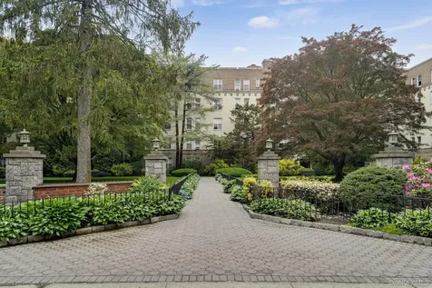 472 Gramatan Avenue Mount Vernon NY 10552