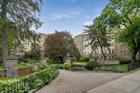 472 Gramatan Avenue Mount Vernon NY 10552