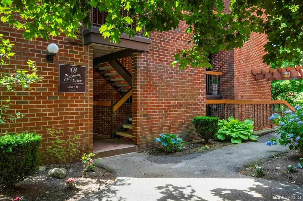 18 Bronxville Glen Drive Bronxville NY 10708