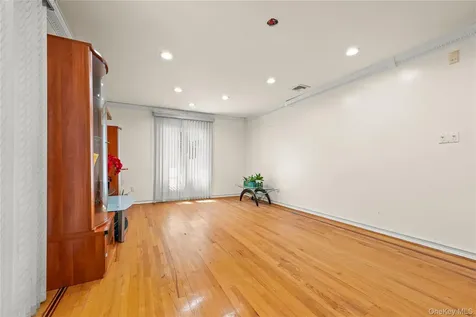 7355 194th Street Fresh Meadows NY 11366
