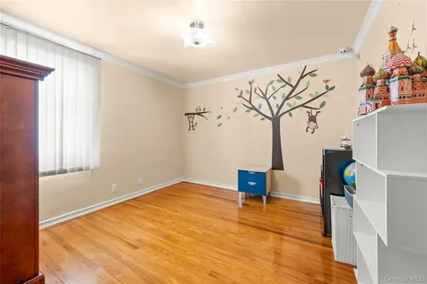 7355 194th Street Fresh Meadows NY 11366