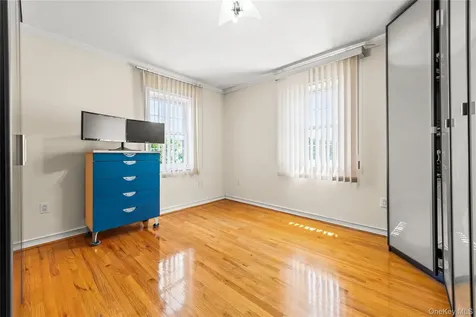 7355 194th Street Fresh Meadows NY 11366