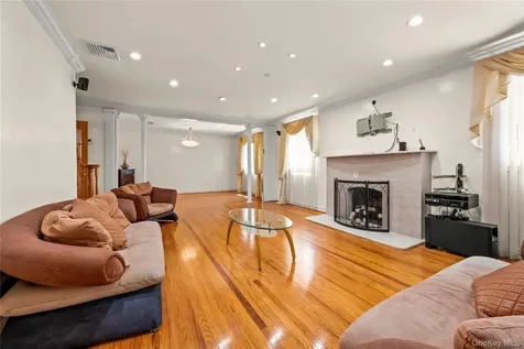 7355 194th Street Fresh Meadows NY 11366