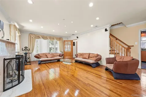 7355 194th Street Fresh Meadows NY 11366
