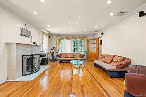 7355 194th Street Fresh Meadows NY 11366