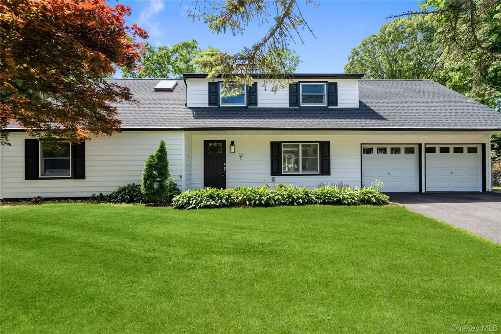 26 Halfcircle Drive Holbrook NY 11741