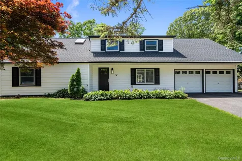 26 Halfcircle Drive Holbrook NY 11741