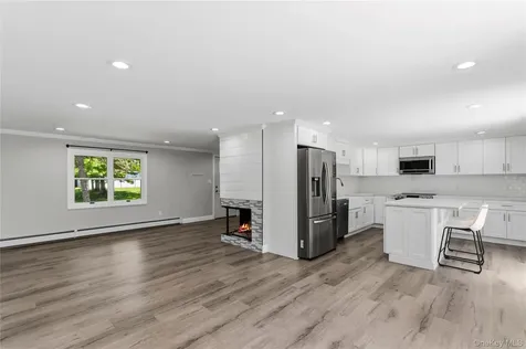 26 Halfcircle Drive Holbrook NY 11741