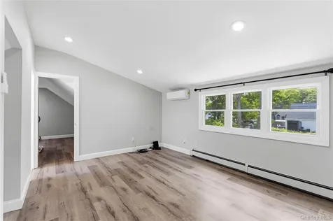 26 Halfcircle Drive Holbrook NY 11741