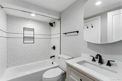 26 Halfcircle Drive Holbrook NY 11741