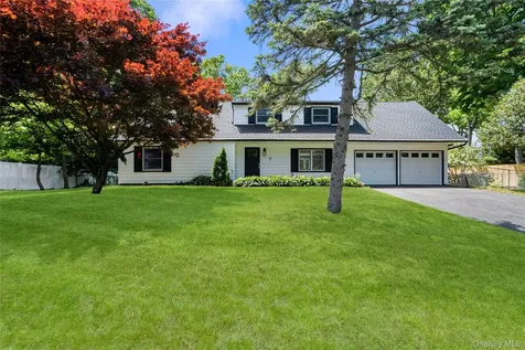 26 Halfcircle Drive Holbrook NY 11741
