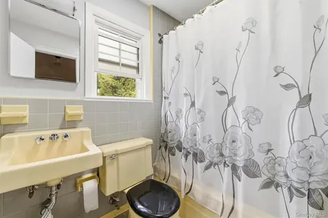 342 Roberts Avenue Yonkers NY 10703