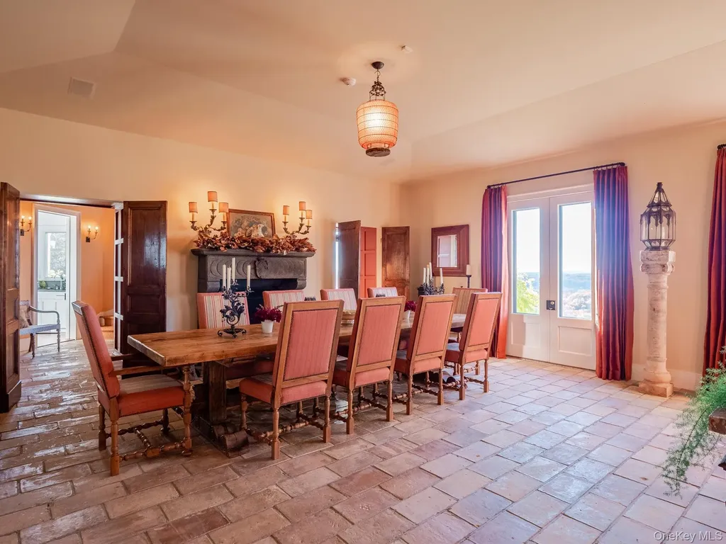129 W Meadow Lane Millbrook NY 12545