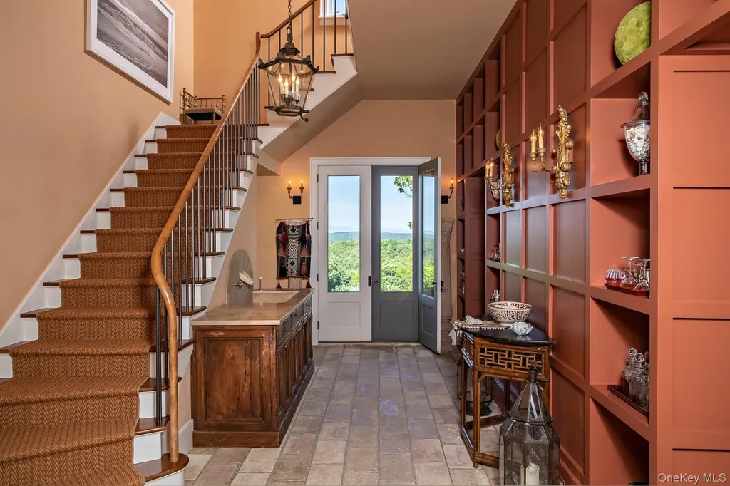 129 W Meadow Lane Millbrook NY 12545