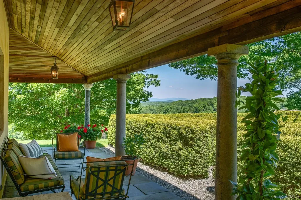 129 W Meadow Lane Millbrook NY 12545