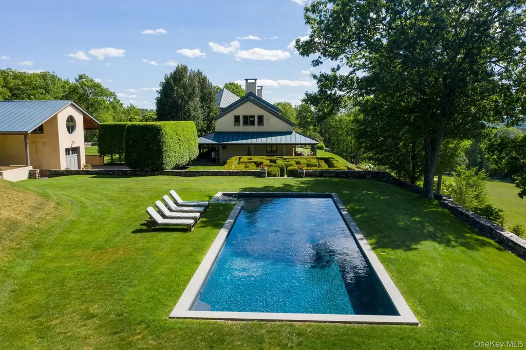 129 W Meadow Lane Millbrook NY 12545