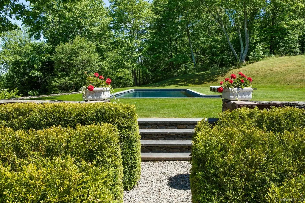 129 W Meadow Lane Millbrook NY 12545